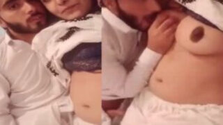 Cute pakistani wife boobs show and dick sucking viral mms