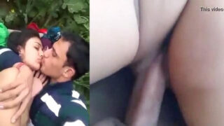 Wild Jungle Affair of Desi Couple Sex MMS Leaked